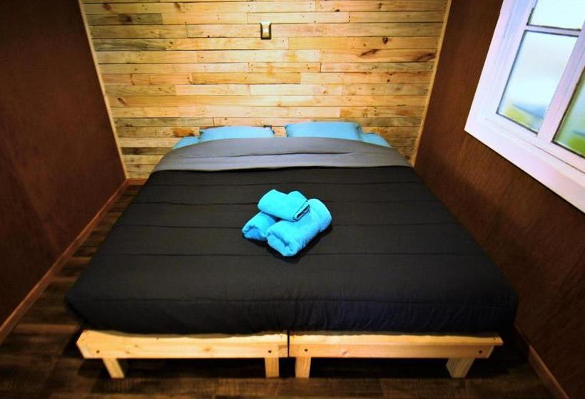 اتاق استاندارد با سرویس بهداشتی مشترک, Corner Hostel Puerto Natales