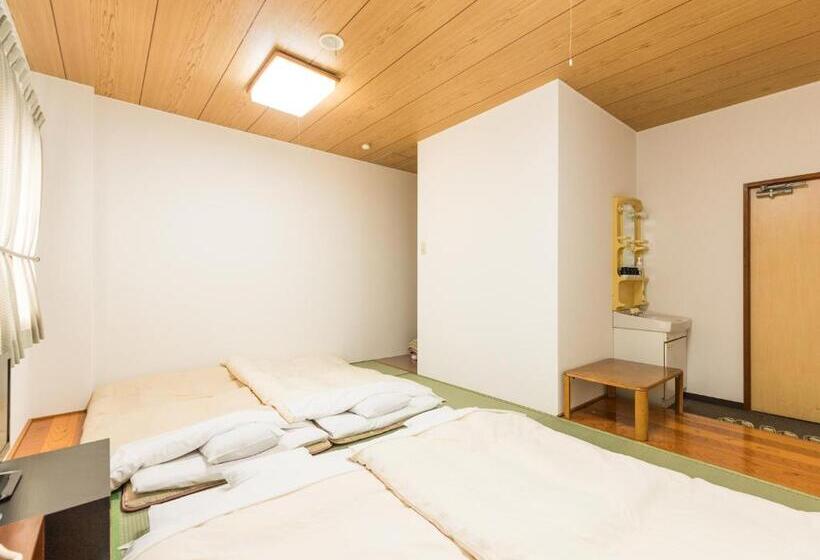 اتاق استاندارد چهار تخته, Isesaki East