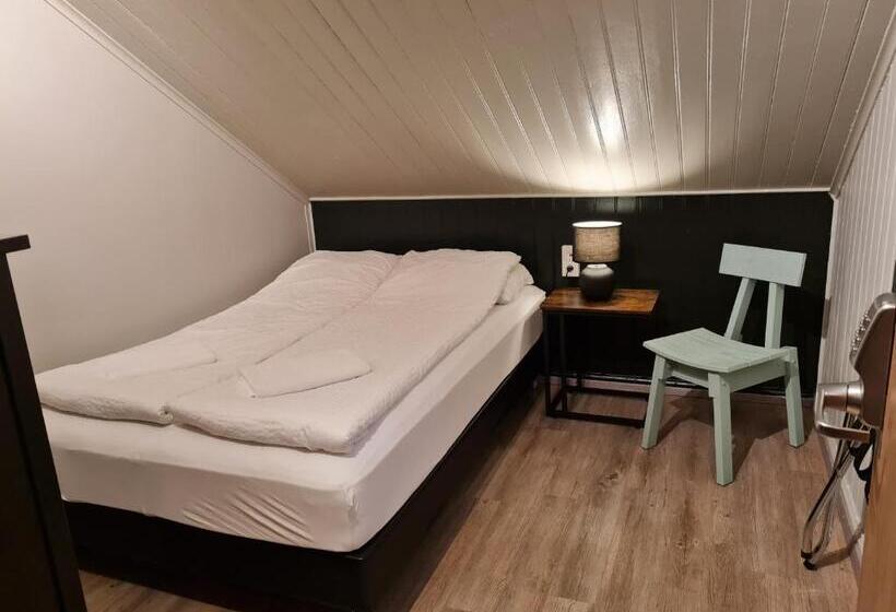 اتاق استاندارد با سرویس بهداشتی مشترک, Lava Guesthouse
