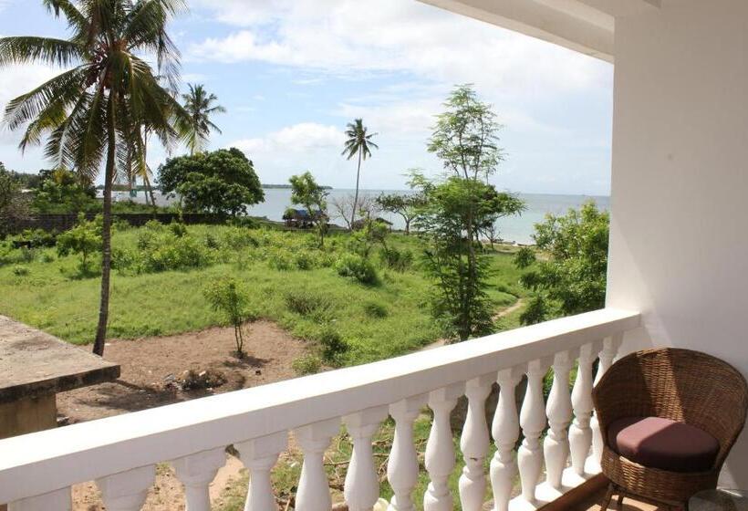 اتاق خانوادگی با چشم‌انداز جانبی دریا, Villa Dahl Beach Resort