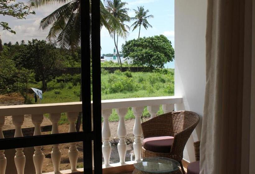 اتاق خانوادگی با چشم‌انداز جانبی دریا, Villa Dahl Beach Resort