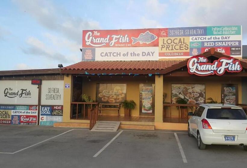 سوییت لوکس, Buddha Studios Aruba