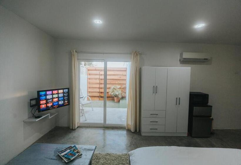 سوییت لوکس, Buddha Studios Aruba
