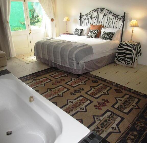 استودیوی استاندارد, Norfolk Guest House