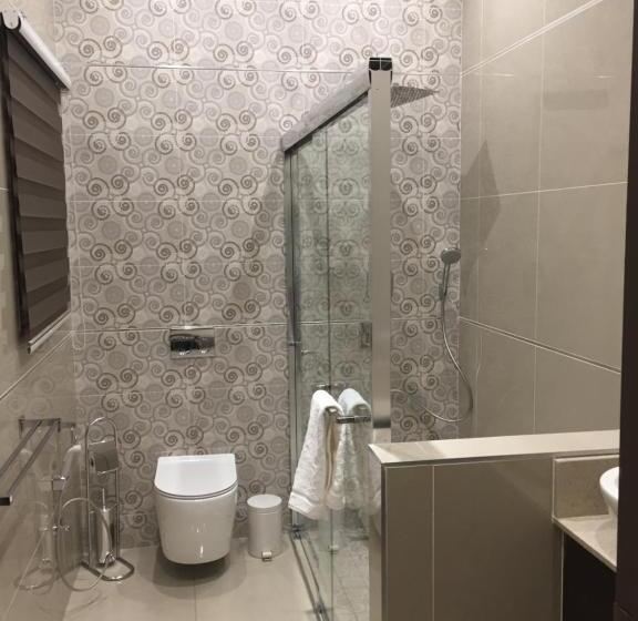 اتاق لوکس با تخت بزرگ, Villa Mikamora