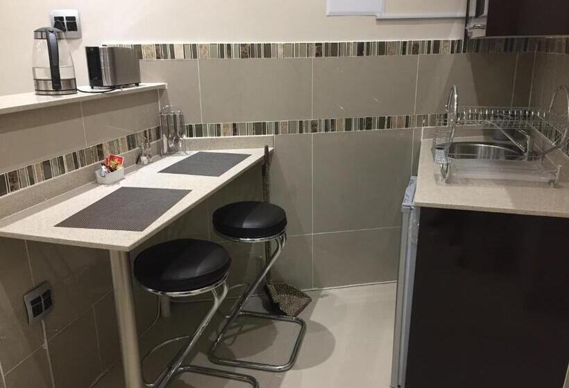 اتاق لوکس با تخت بزرگ, Villa Mikamora