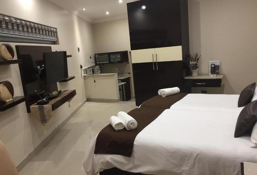 اتاق لوکس با تخت بزرگ, Villa Mikamora