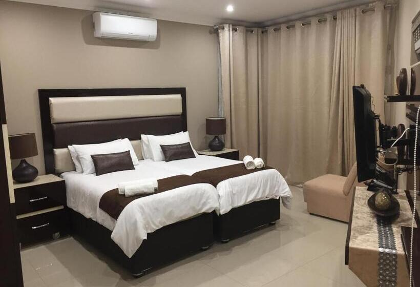 اتاق لوکس با تخت بزرگ, Villa Mikamora
