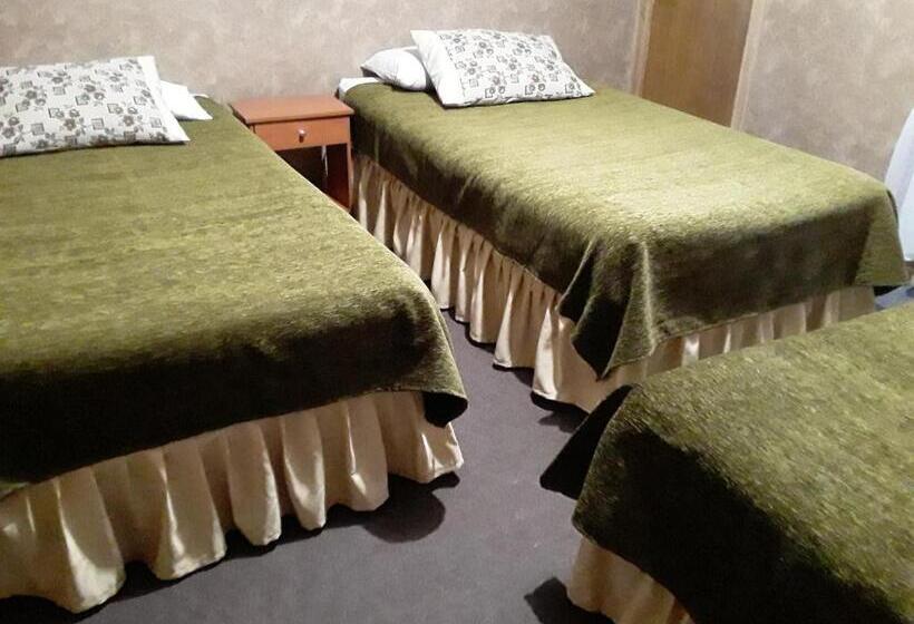 اتاق استاندارد سه نفره, Hostal Don Pedro