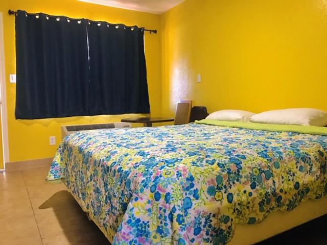 اتاق استاندارد یک نفره, Commodore Motel