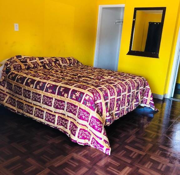 اتاق استاندارد یک نفره, Commodore Motel