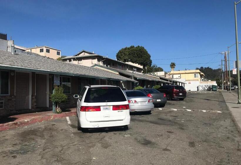 اتاق استاندارد یک نفره, Commodore Motel