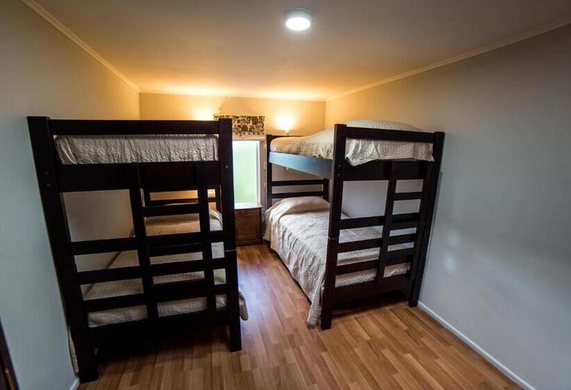 استودیوی استاندارد, Hostel Chaman