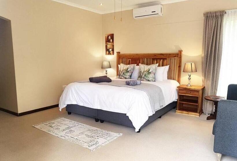 سوییت با چشم‌انداز استخر, Oudtshoorn Guest House