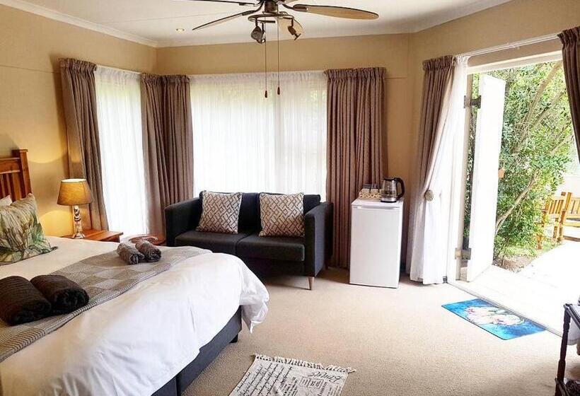 سوییت با چشم‌انداز استخر, Oudtshoorn Guest House