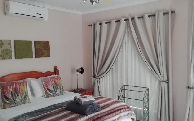 سوییت خانوادگی, Oudtshoorn Guest House