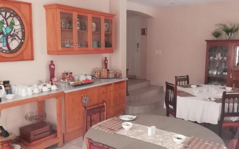 سوییت خانوادگی, Oudtshoorn Guest House