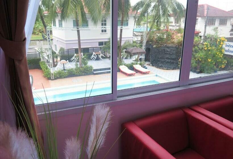 سوییت با چشم‌انداز استخر, Your Place Inn Surin