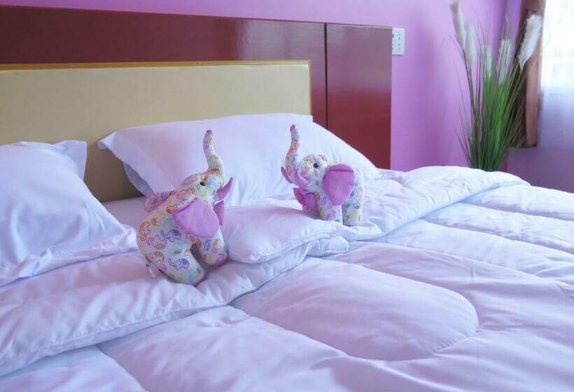 سوییت با چشم‌انداز استخر, Your Place Inn Surin