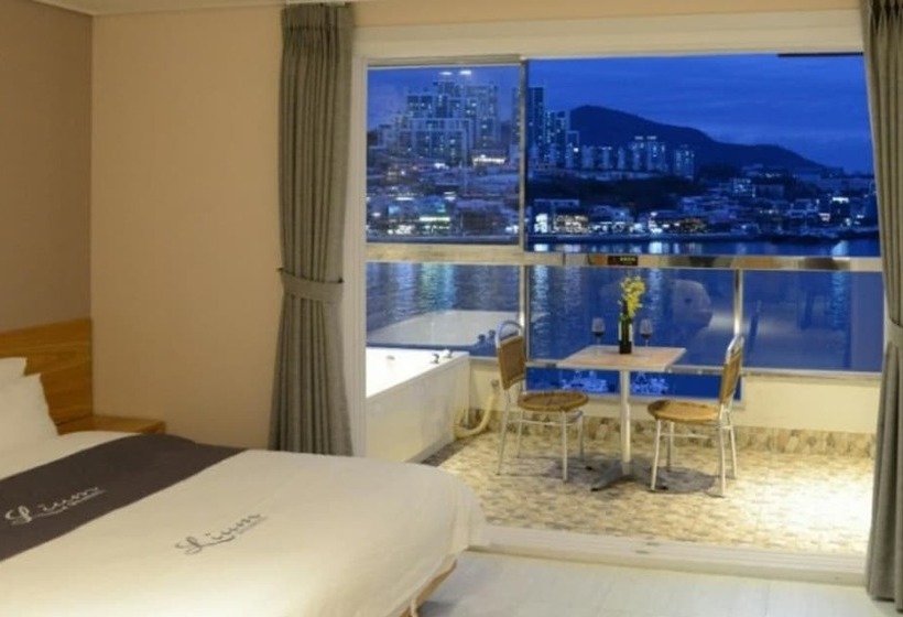اتاق استاندارد با چشم‌انداز دریا, Lium Spa Hostel