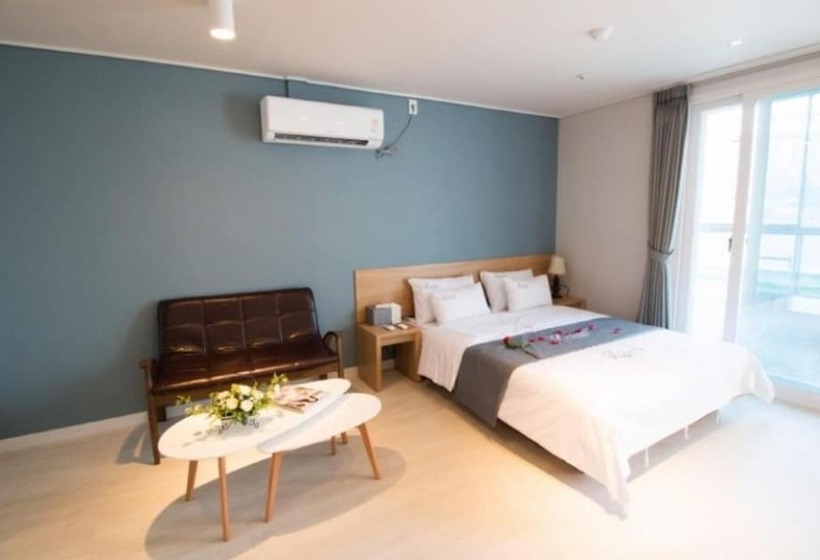 اتاق استاندارد با چشم‌انداز دریا, Lium Spa Hostel