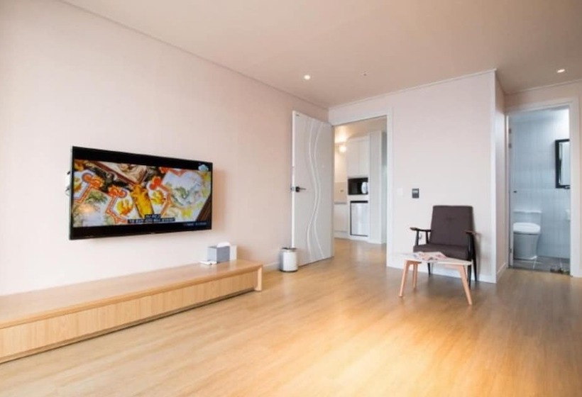 اتاق خانوادگی با چشم‌انداز دریا, Lium Spa Hostel