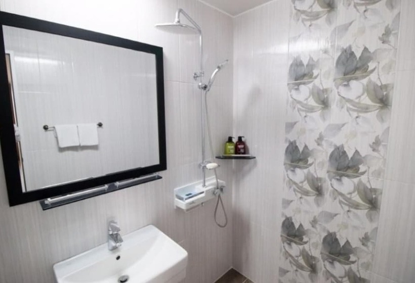 اتاق خانوادگی با چشم‌انداز دریا, Lium Spa Hostel