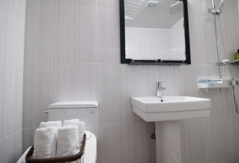 اتاق خانوادگی با چشم‌انداز دریا, Lium Spa Hostel