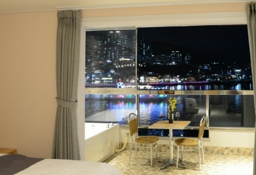 اتاق استاندارد با چشم‌انداز دریا, Lium Spa Hostel
