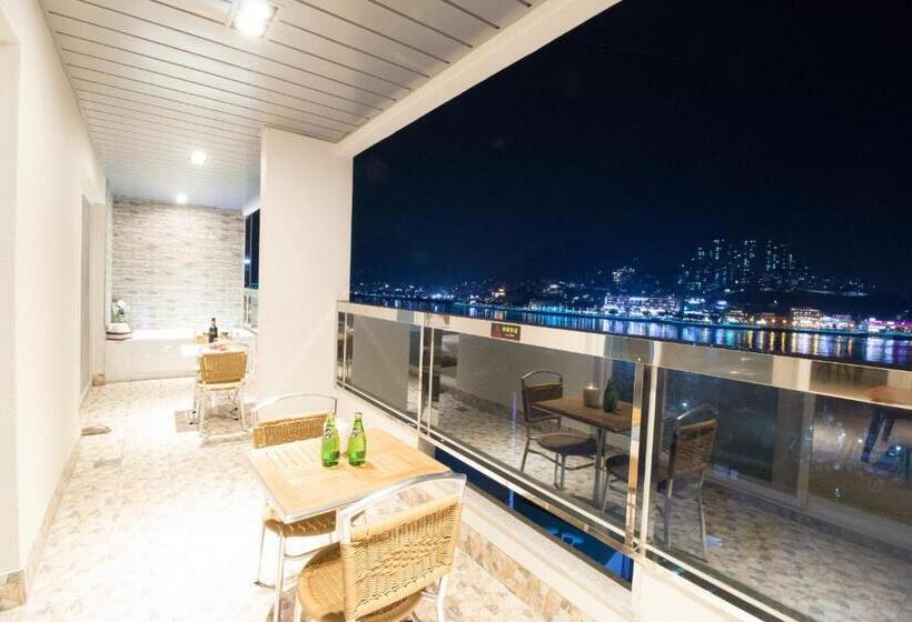 اتاق استاندارد با چشم‌انداز دریا, Lium Spa Hostel