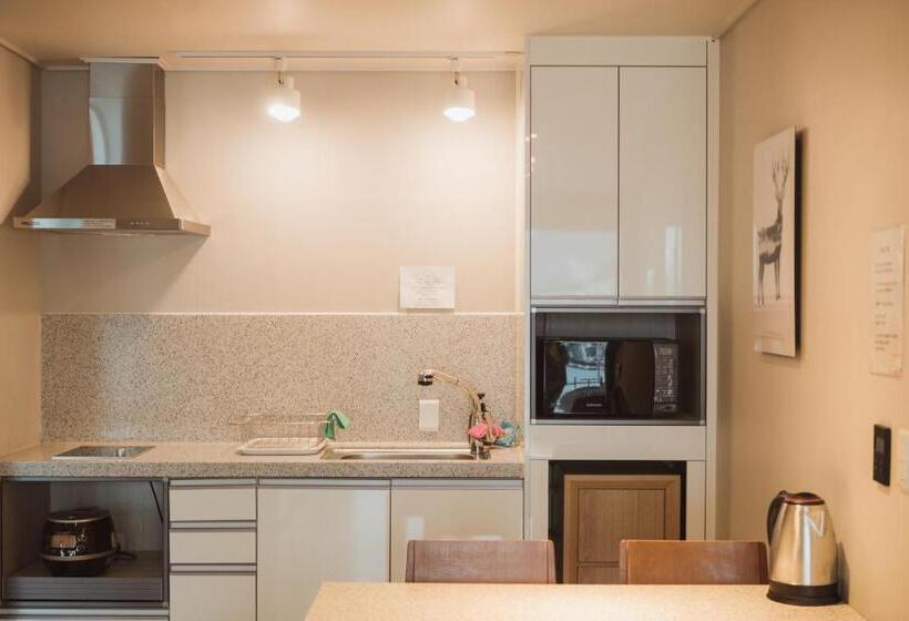 اتاق خانوادگی با چشم‌انداز دریا, Lium Spa Hostel