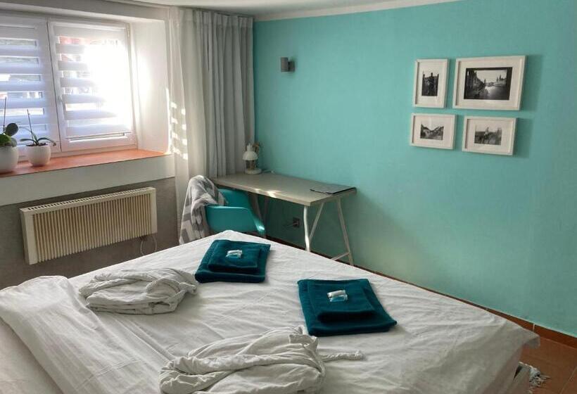 سوییت لوکس, Pension Skylark