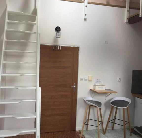سوییت دوبلکس, Pension Skylark
