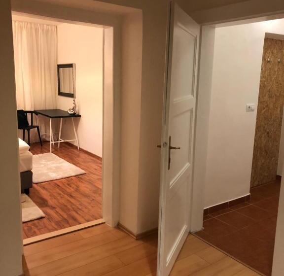 سوییت لوکس, Pension Skylark