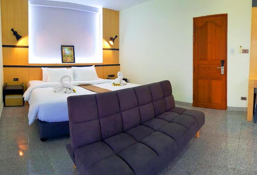 اتاق لوکس با تخت بزرگ, The Route Sriracha Hotel And Residence