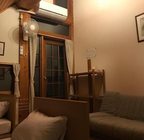 اتاق استاندارد سه نفره, Canadian Loghouse Inn Azuminoyujin