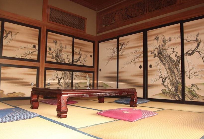 سوییت با چشم‌انداز باغ, Kougetsu Sanso    Moon Villa In Tokyo