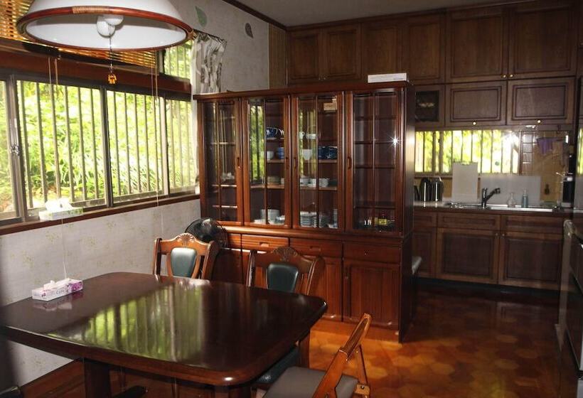 سوییت با چشم‌انداز باغ, Kougetsu Sanso    Moon Villa In Tokyo