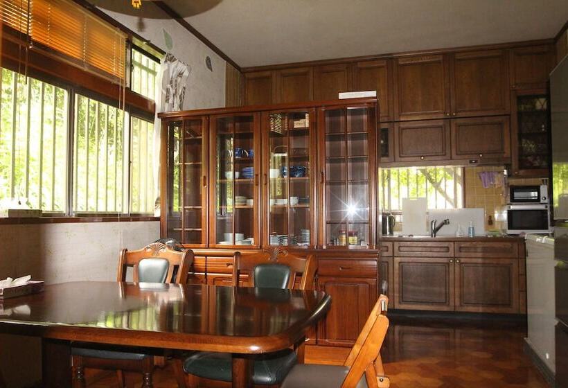 سوییت با چشم‌انداز باغ, Kougetsu Sanso    Moon Villa In Tokyo