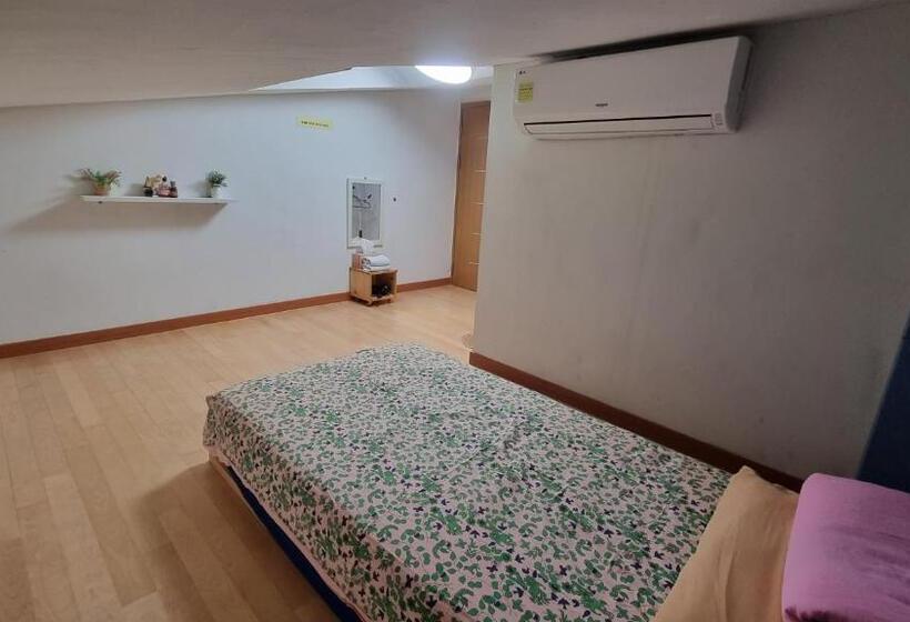 اتاق استاندارد یک نفره, Tongyeong One Guesthouse