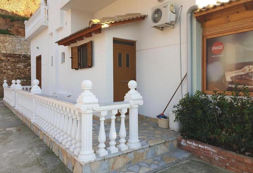 Economy Triple Room, Lagjini