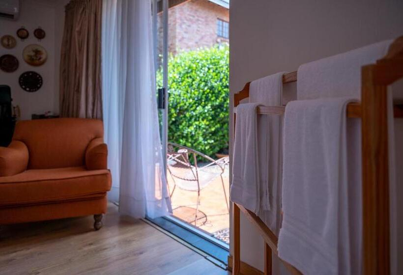 اتاق لوکس خانوادگی, Asante Guest House