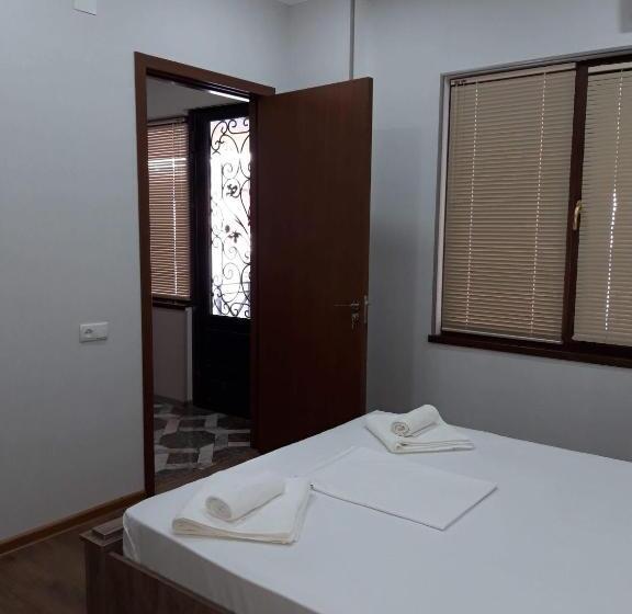 اتاق لوکس سه تخته, Guesthouse Fatima