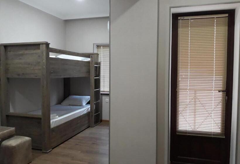 اتاق لوکس چهار تخته, Guesthouse Fatima