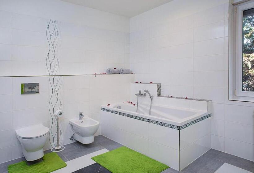 بنگله خانوادگی, Penzion Solid Spa