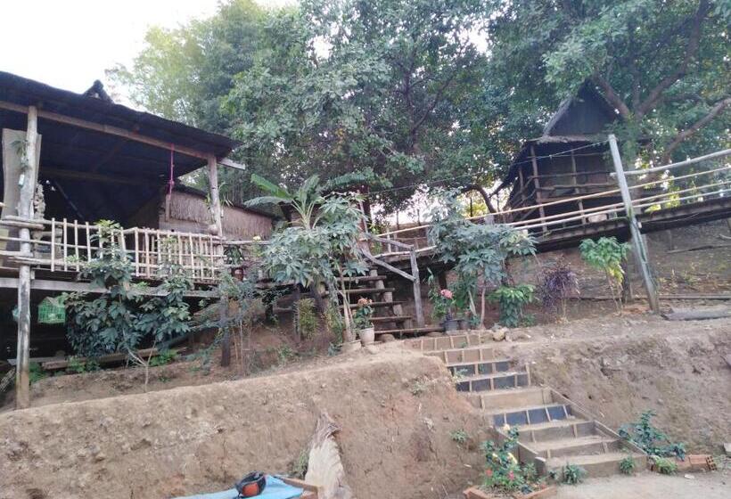 اتاق استاندارد با چشم‌انداز کوهستان, Tree Lodge Banlung
