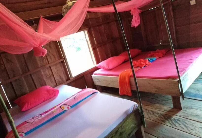 اتاق استاندارد با چشم‌انداز کوهستان, Tree Lodge Banlung
