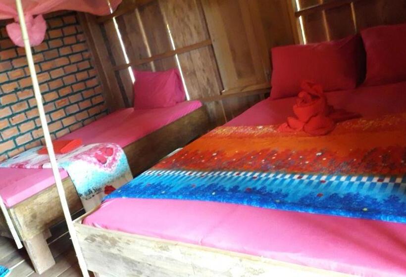 اتاق استاندارد با چشم‌انداز کوهستان, Tree Lodge Banlung