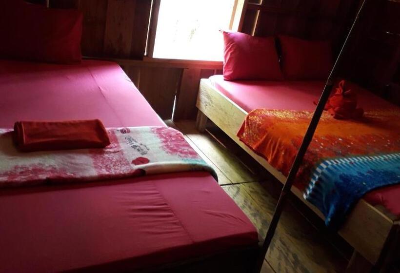 اتاق استاندارد با چشم‌انداز کوهستان, Tree Lodge Banlung