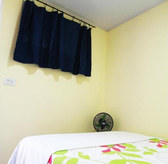 اتاق استاندارد یک تخته با سرویس بهداشتی مشترک, Hostal Mariella